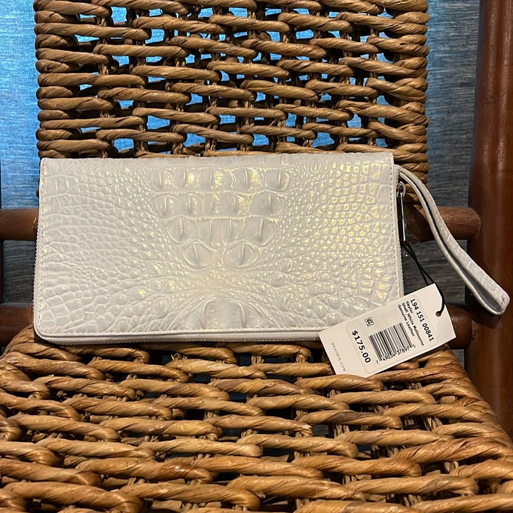 Brahmin Skyler 5x10 shell white Melbourne wristlet